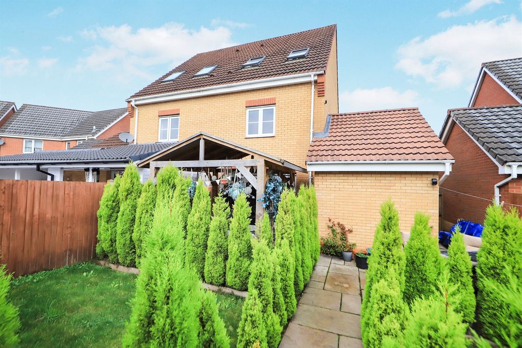 Property photo 2 of 16