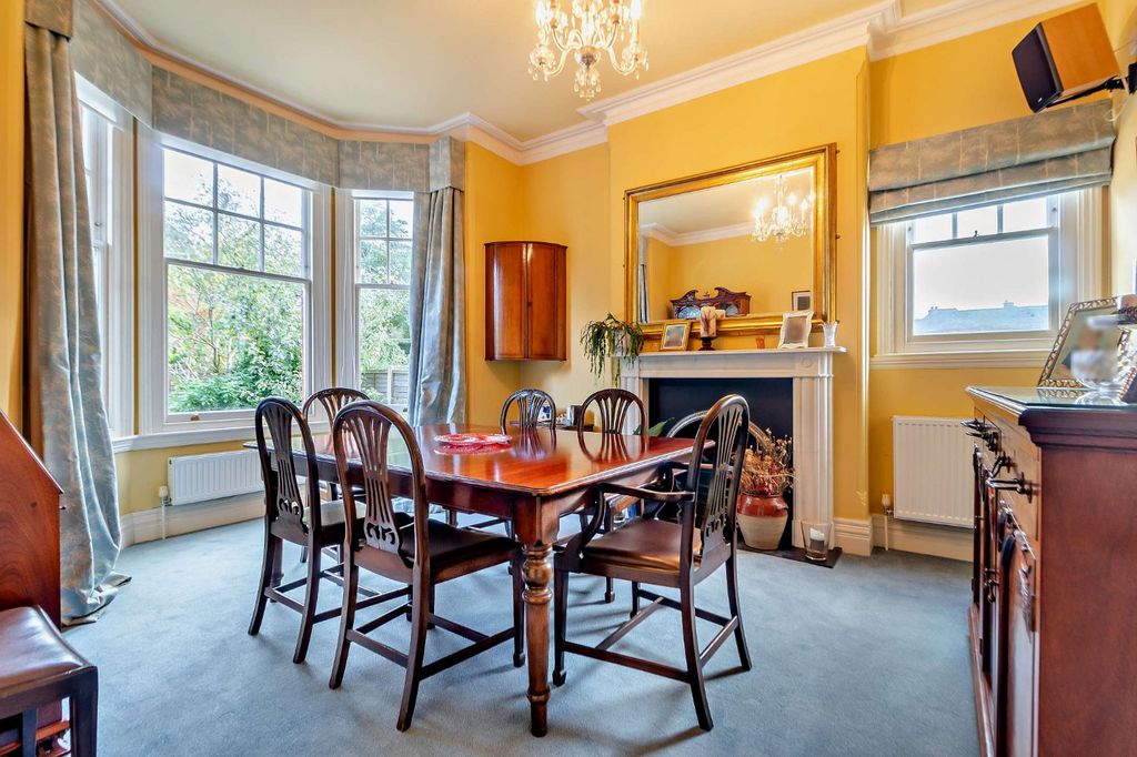 Property photo 2 of 18 Picture No. 24