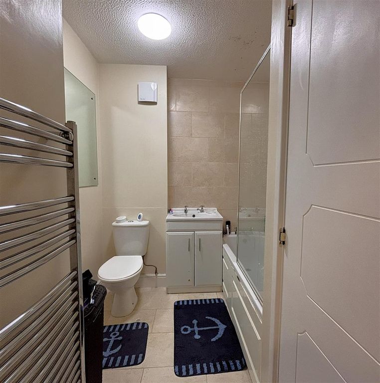 Property photo 3 of 7 Bathroom