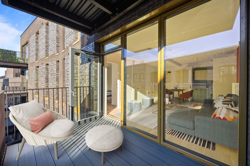 Property photo 2 of 20