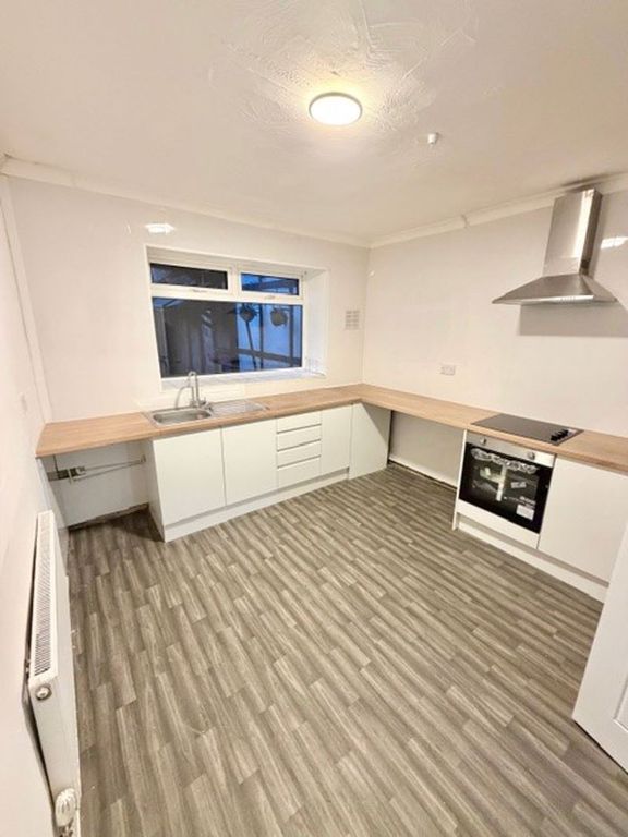 Property photo 2 of 9 Kitchen