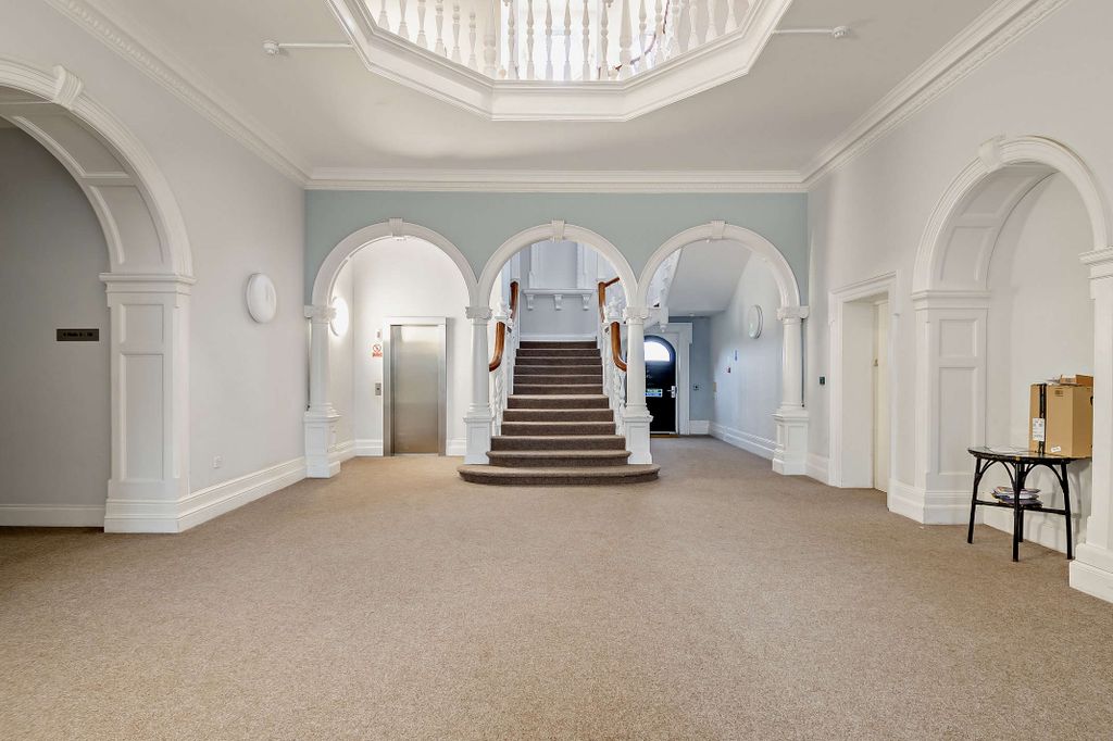 Property photo 2 of 23