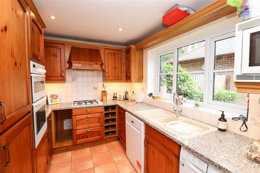 Property photo 3 of 20 Kitchen
