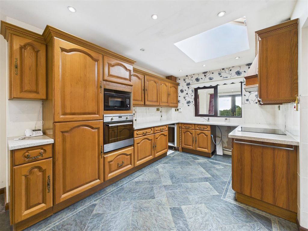 Property photo 3 of 21 Cam05476G0-Pr0068-Still001.Jpg