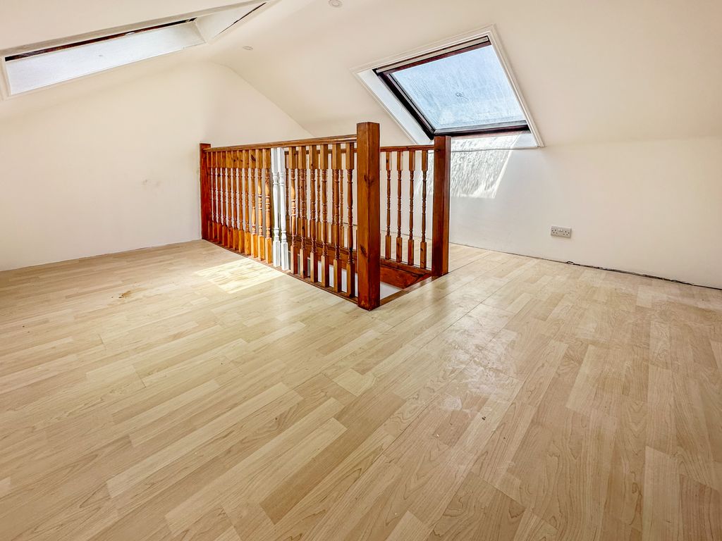 Property photo 3 of 9 37 St Andrews Road, Walthamstow, E17 6Bb