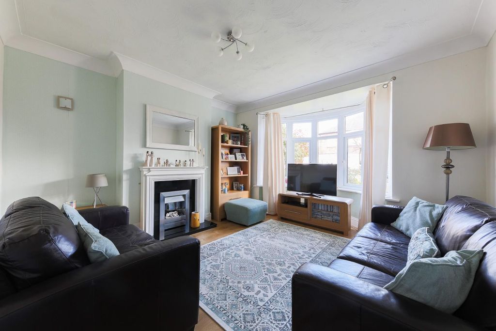 Property photo 2 of 22 Living Room