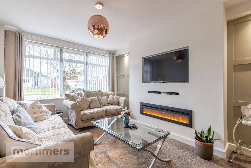 Property photo 2 of 22 Living Room