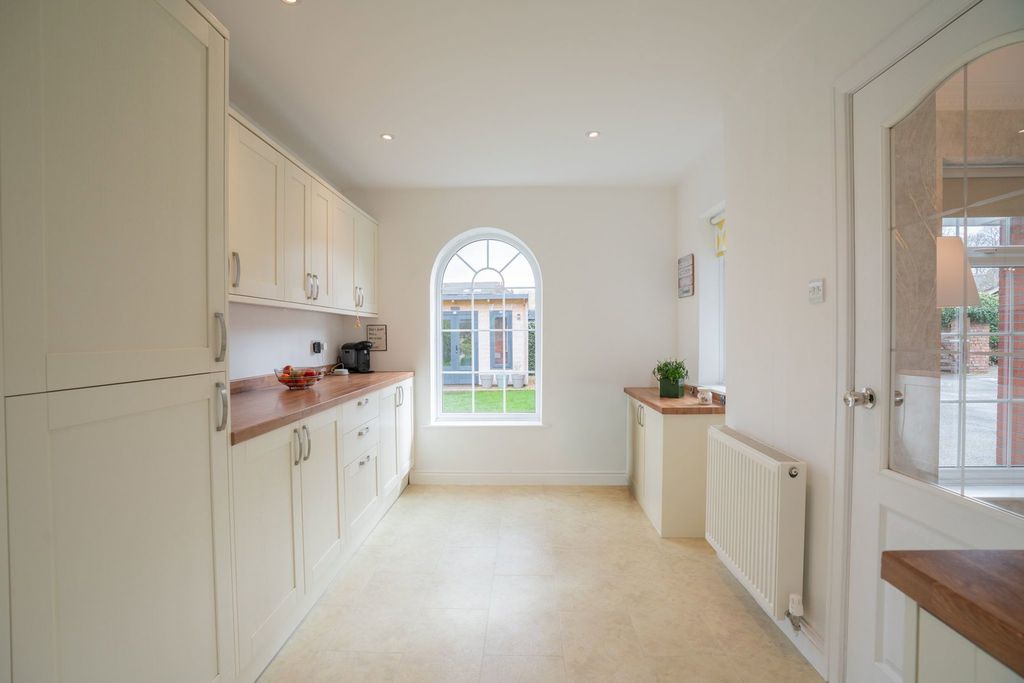 Property photo 3 of 31