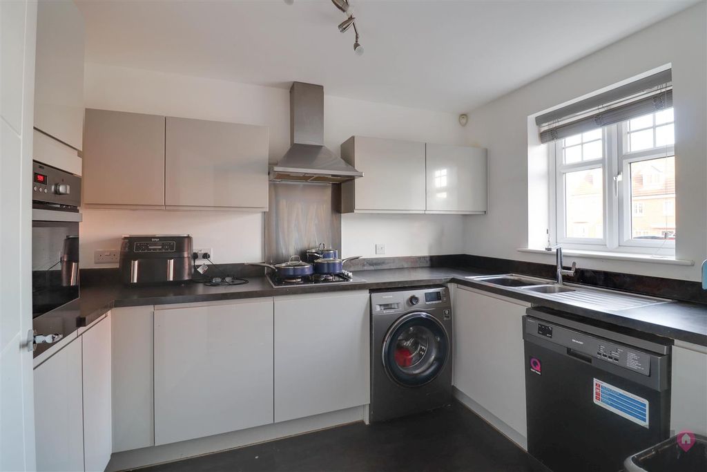 Property photo 2 of 21 Img_1852-Img_1854.Jpg