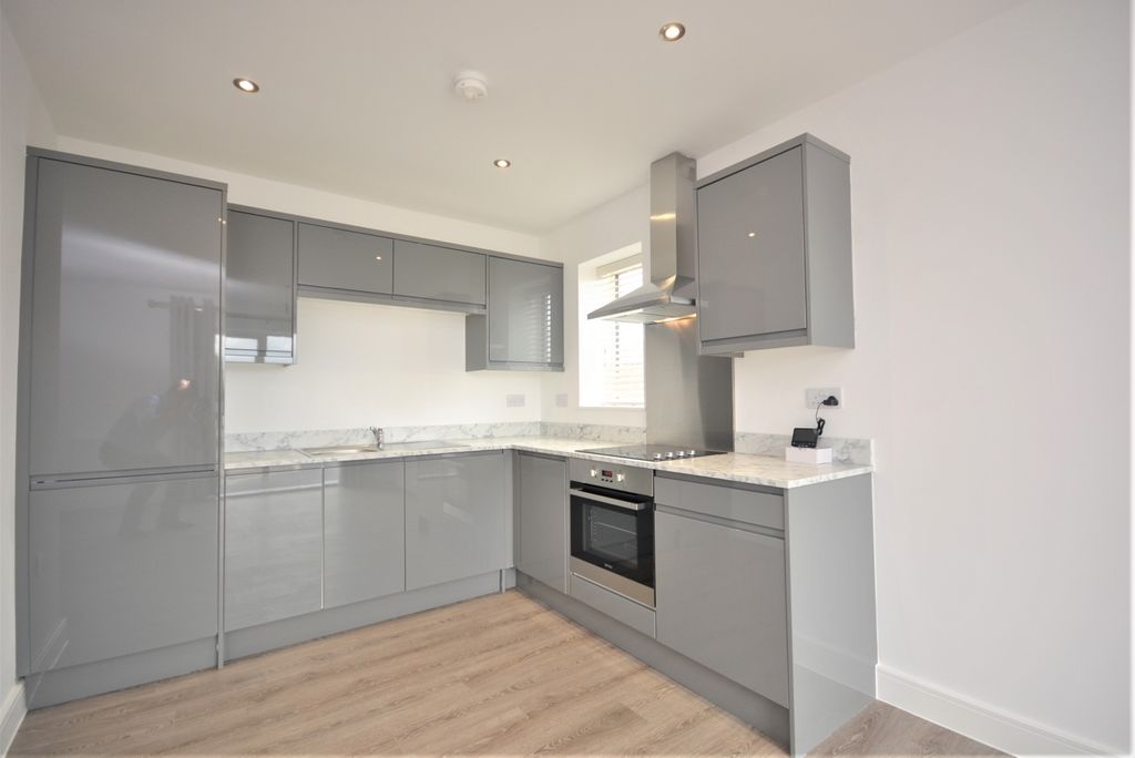 Property photo 3 of 10 Kitchen