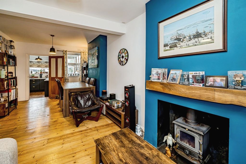 Property photo 3 of 12