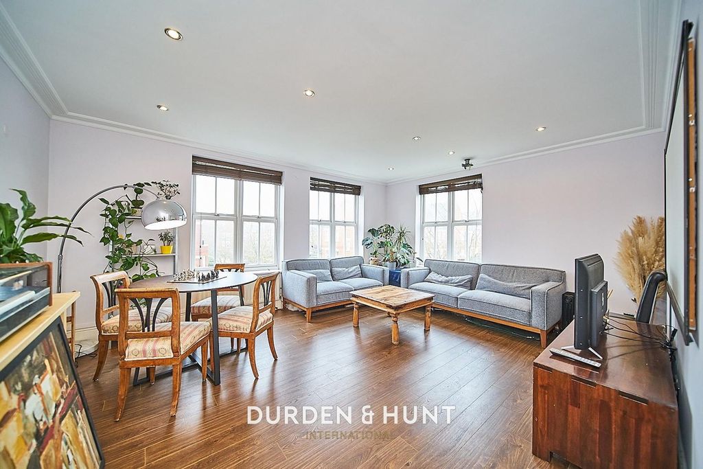 Property photo 2 of 20 Cheltenham 17_Result.Jpg