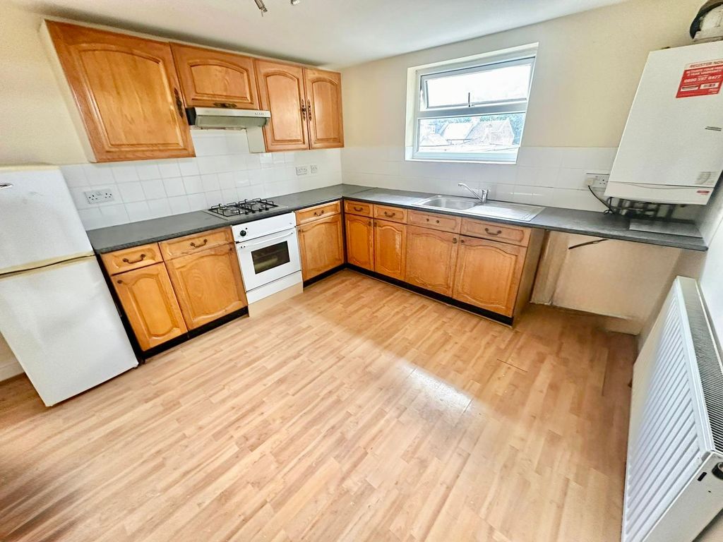 Property photo 1 of 11 Charming 2-Bedroom Flat Located In The Heart Of Leyton, E10
