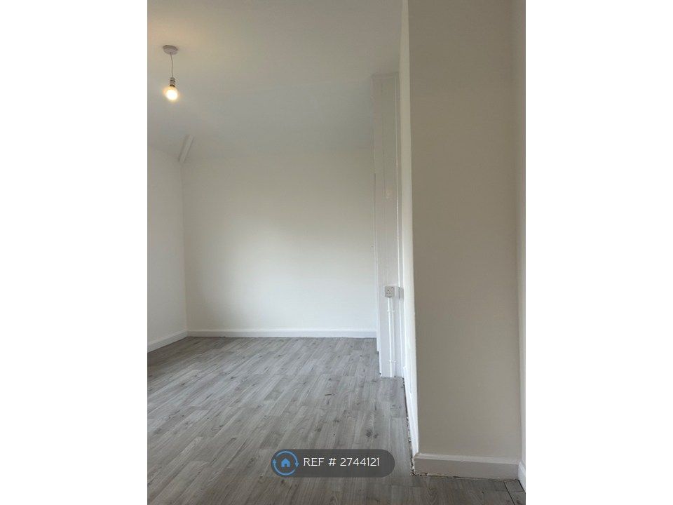 Property photo 3 of 13 Master Bedroom