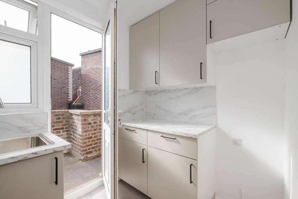 Property photo 3 of 10 Marlborough House