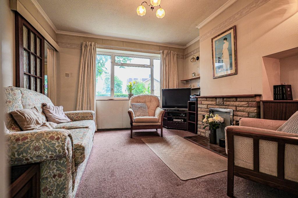 Property photo 3 of 17 Living Rom New.Jpg
