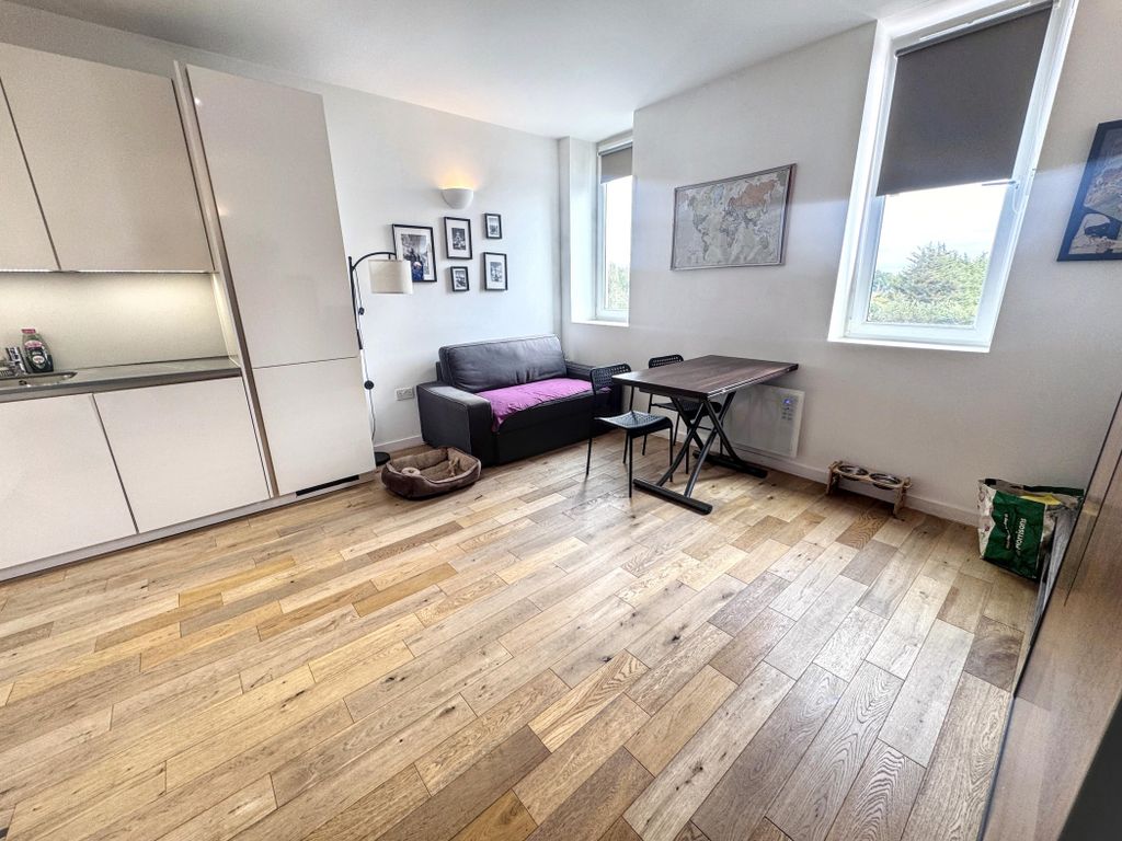 Property photo 3 of 11