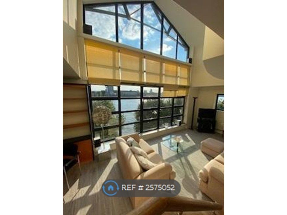Property photo 1 of 16 Living Room