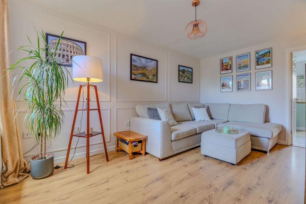 Property photo 2 of 25