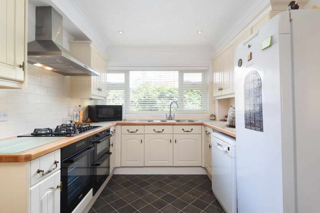 Property photo 3 of 23 4047007