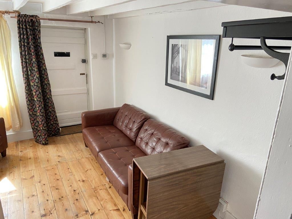 Property photo 3 of 14 Lounge B.Jpg