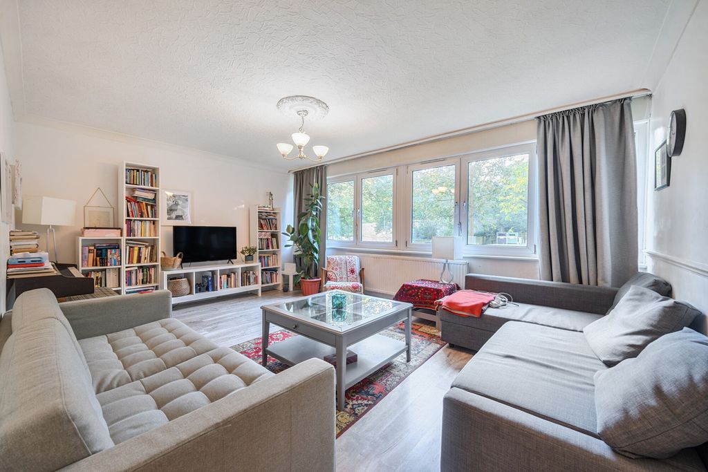 Property photo 1 of 19 Reception