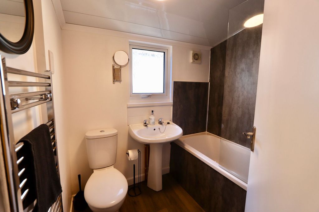 Property photo 2 of 26