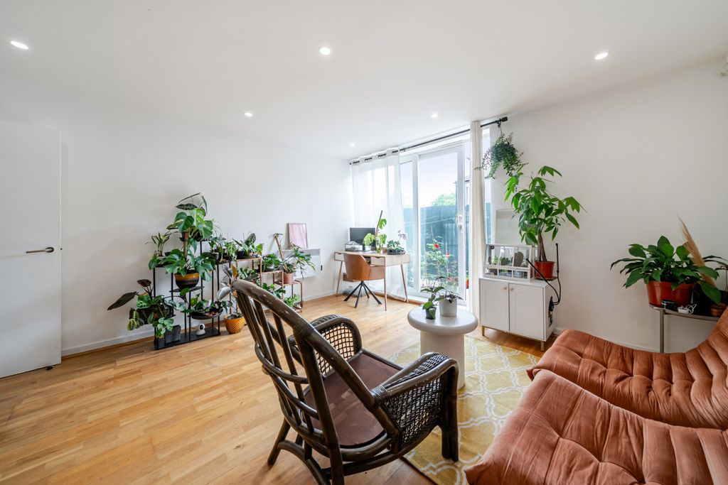 Property photo 2 of 18 1469196-16-6A1986...