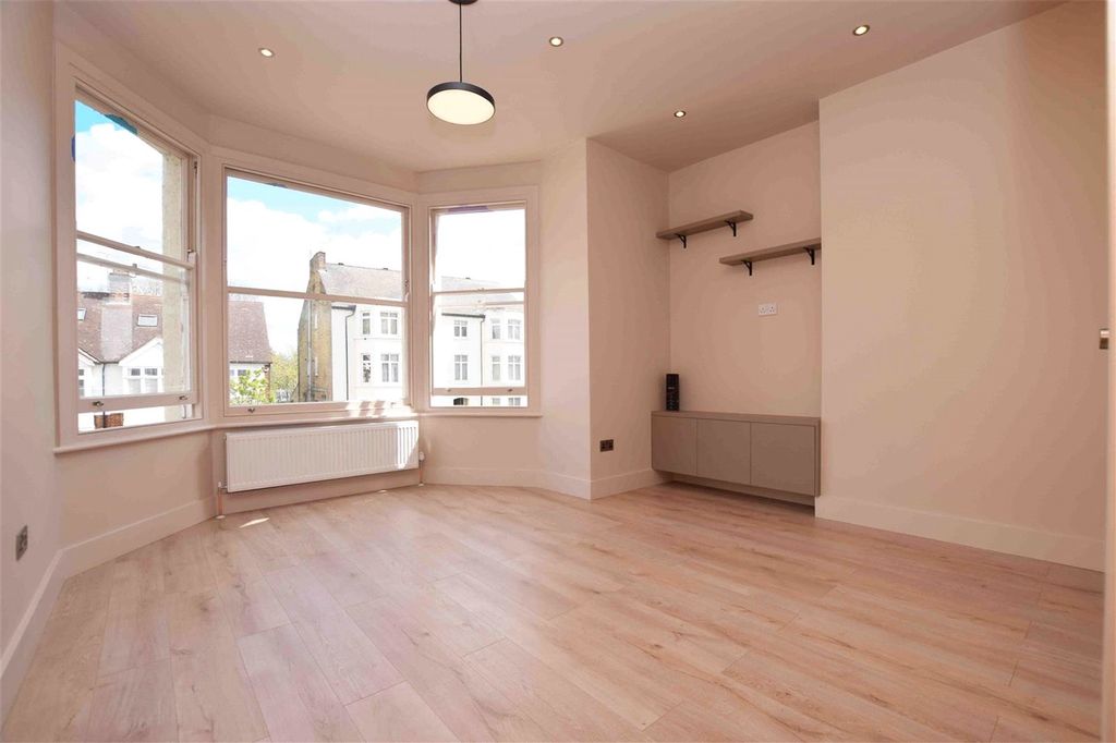 Property photo 3 of 6 Picture No. 04