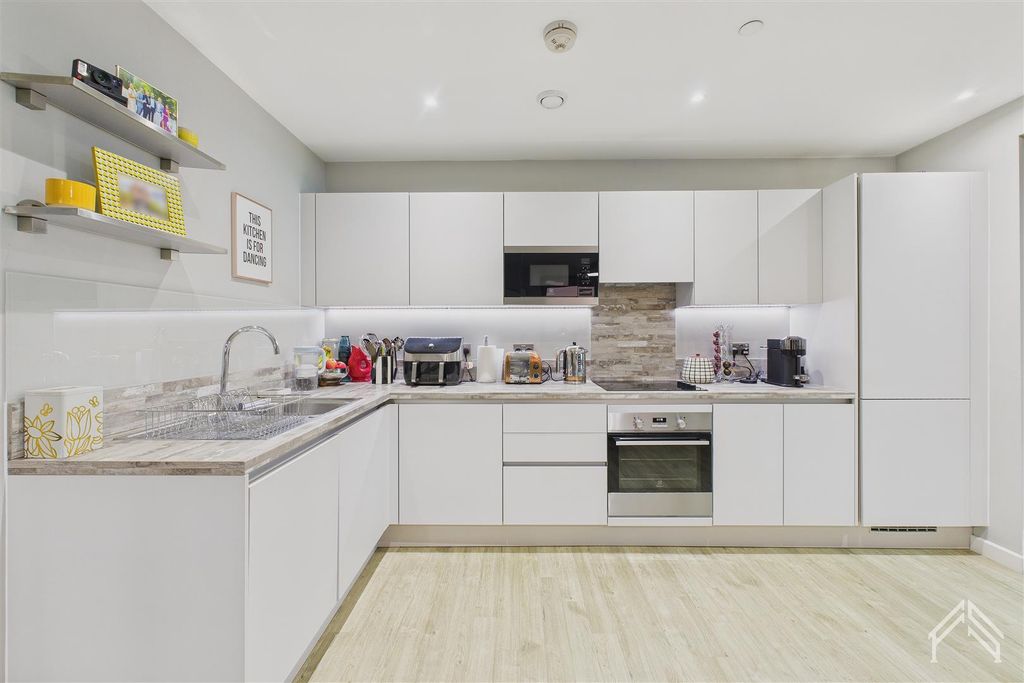 Property photo 3 of 15 Cam02700G0-Pr0418-Still003.Jpg