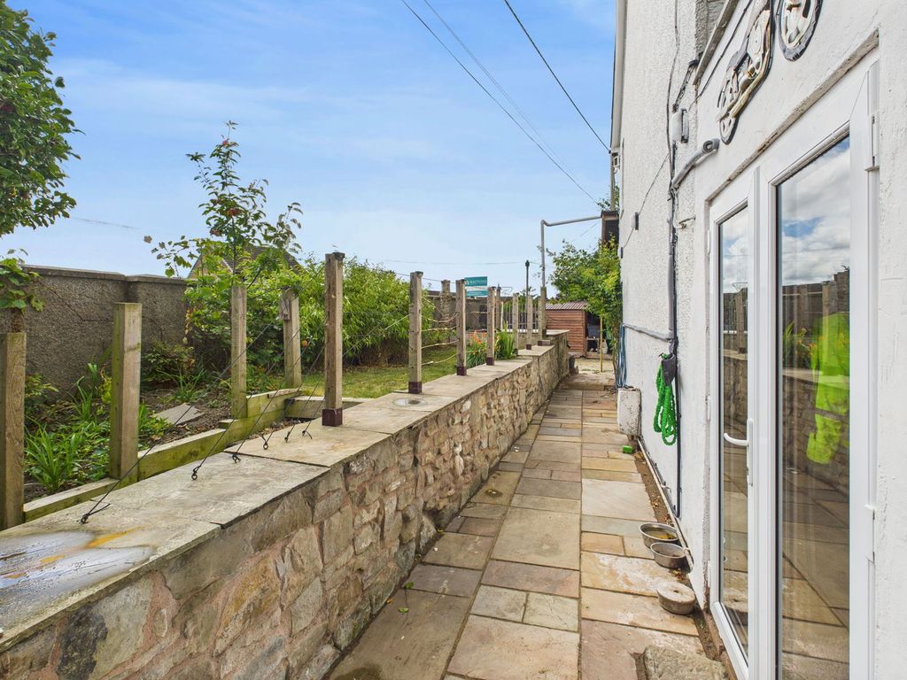 Property photo 3 of 33