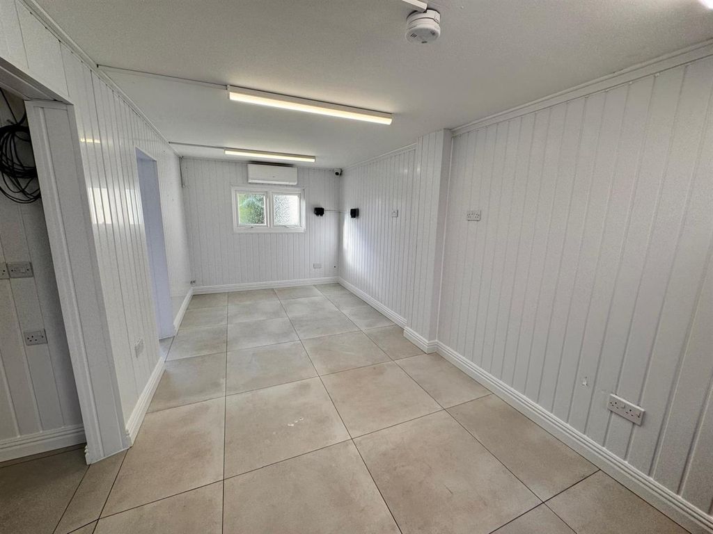 Property photo 3 of 11 Img-20251010-Wa0009.Jpg