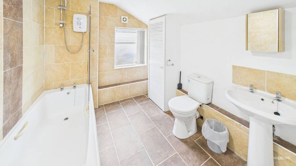 Property photo 3 of 10 1857876