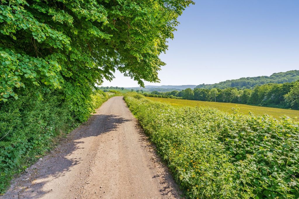 Property photo 3 of 12 Access