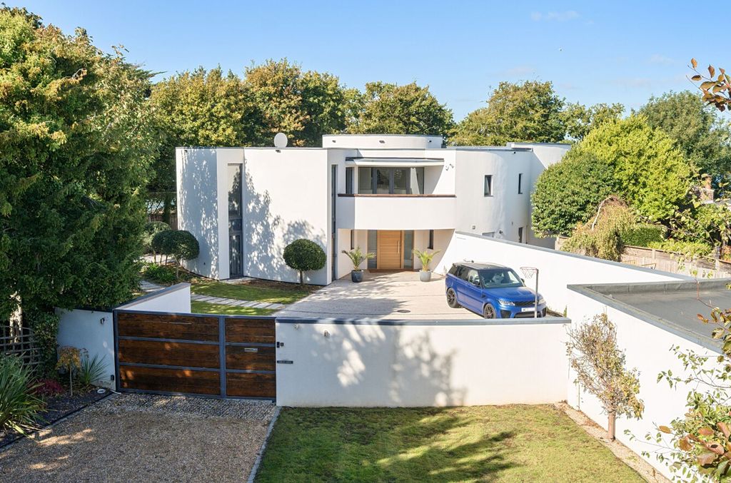 Property photo 1 of 33