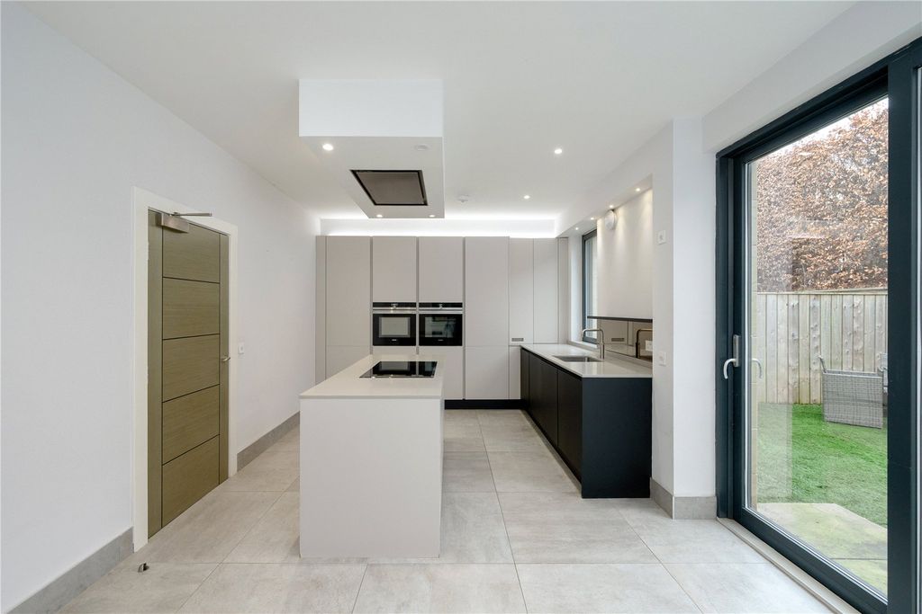 Property photo 3 of 24 Kitchen/Dining