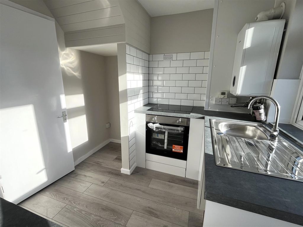 Property photo 2 of 11 Kitchen 1.Jpg