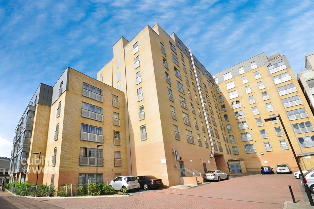 Property photo 2 of 7 c2035Ad7-External