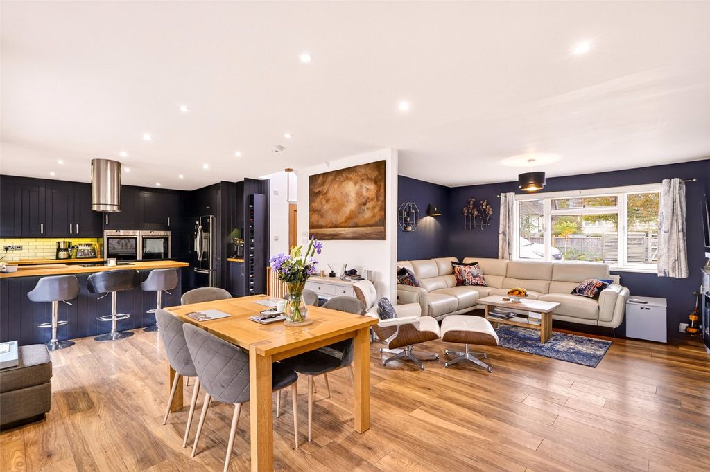 Property photo 2 of 31 Picture No. 36