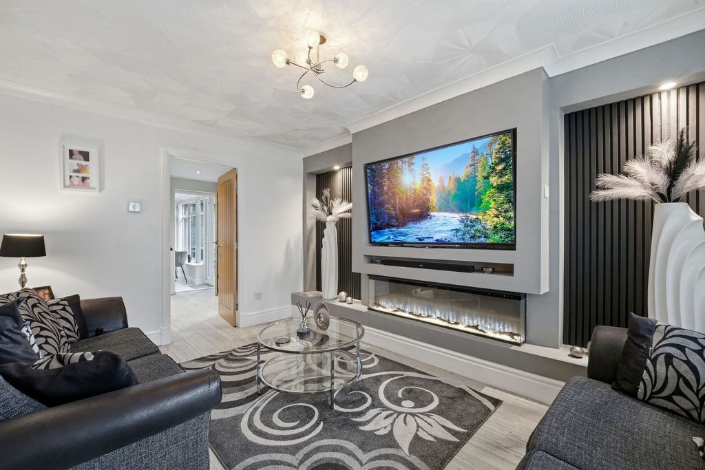 Property photo 1 of 28 Lounge