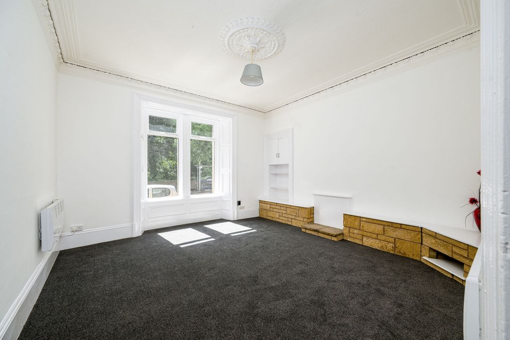 Property photo 3 of 10 Lounge
