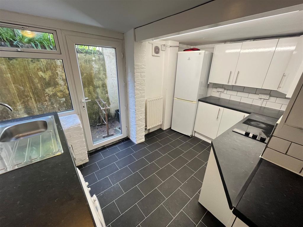 Property photo 2 of 8 5.Jpg