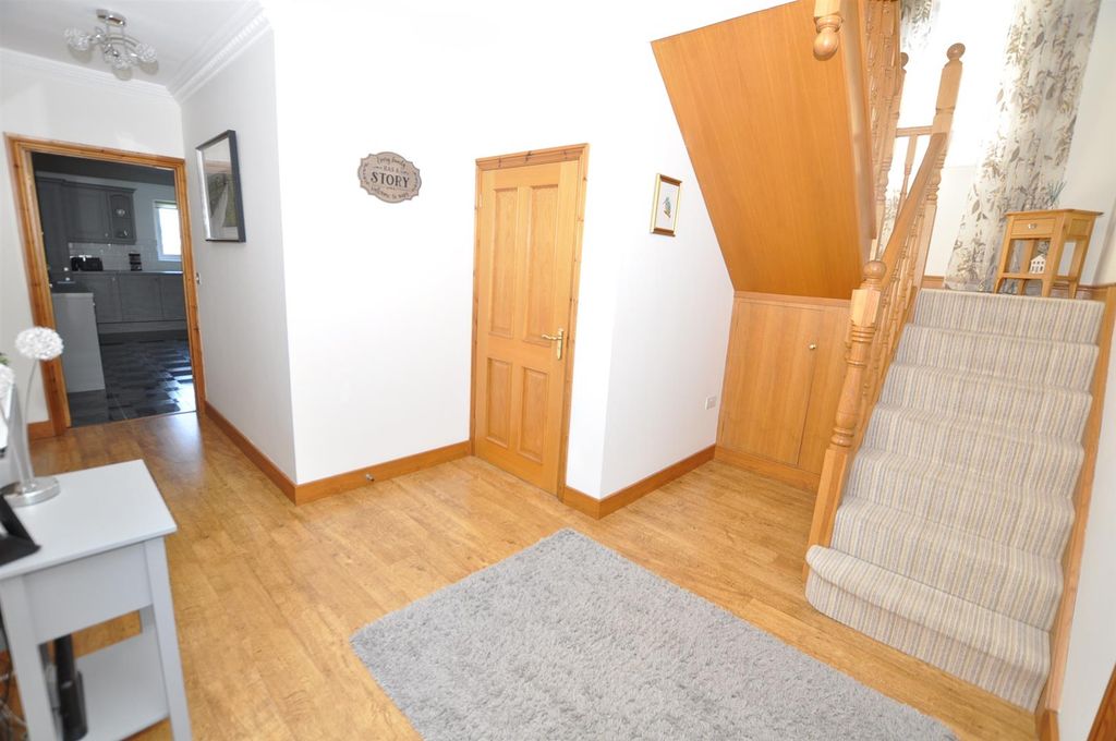 Property photo 1 of 31 Entrance Hall