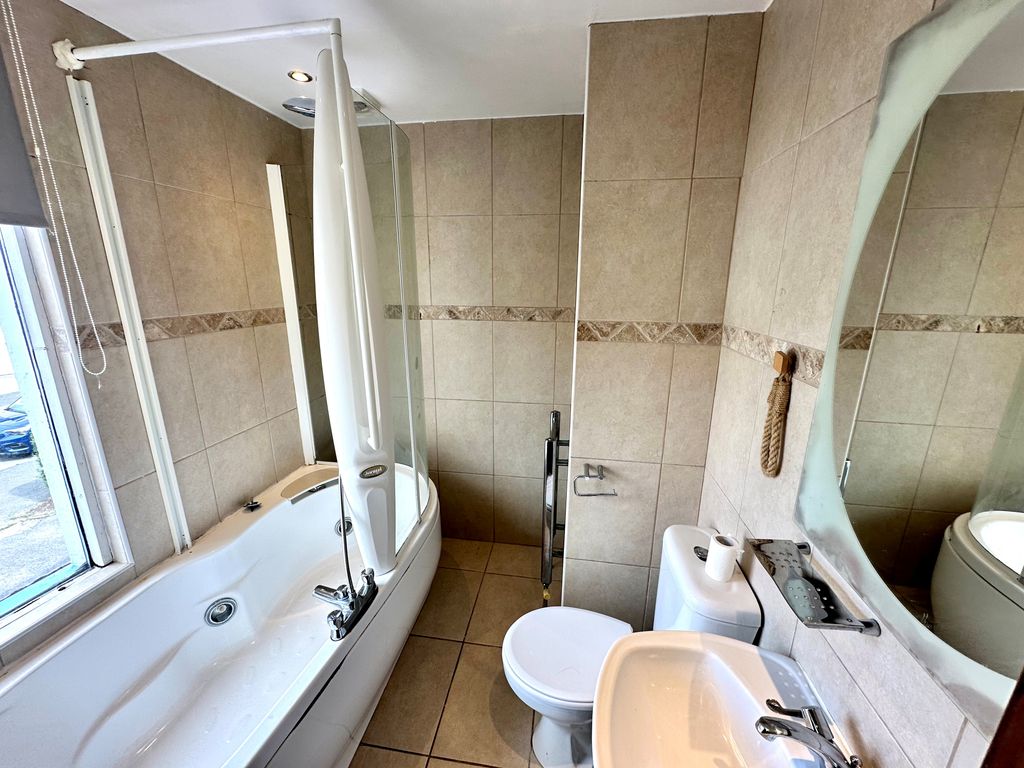 Property photo 3 of 4