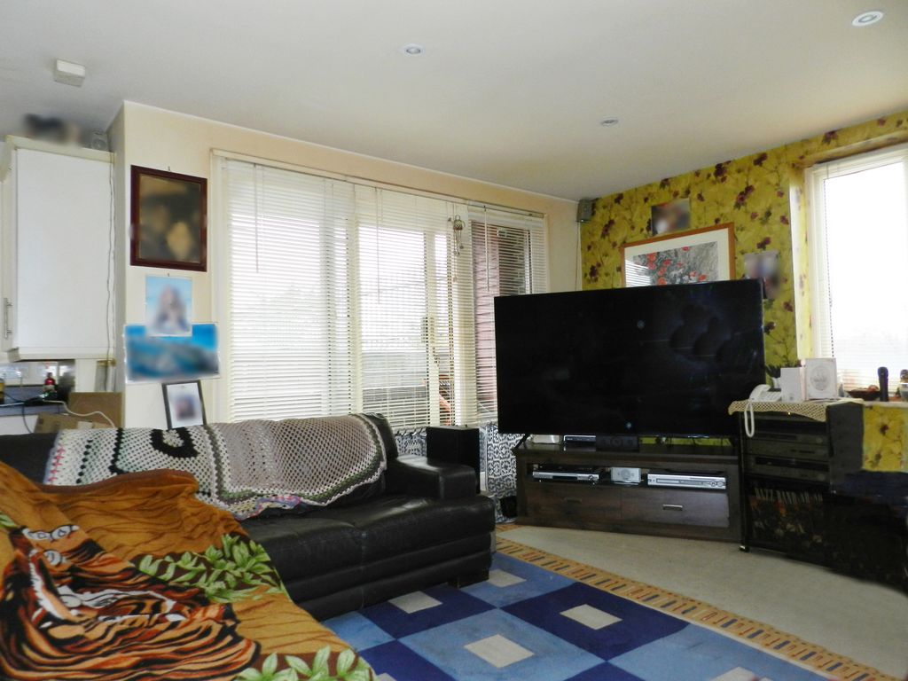 Property photo 3 of 5