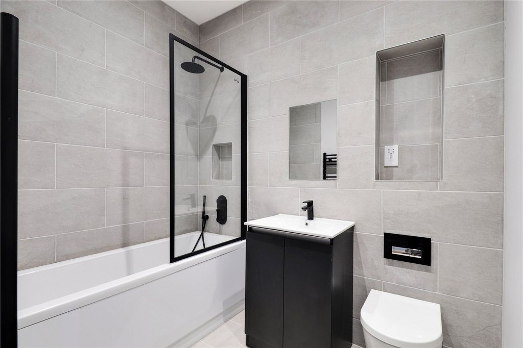 Property photo 2 of 12 Bathroom