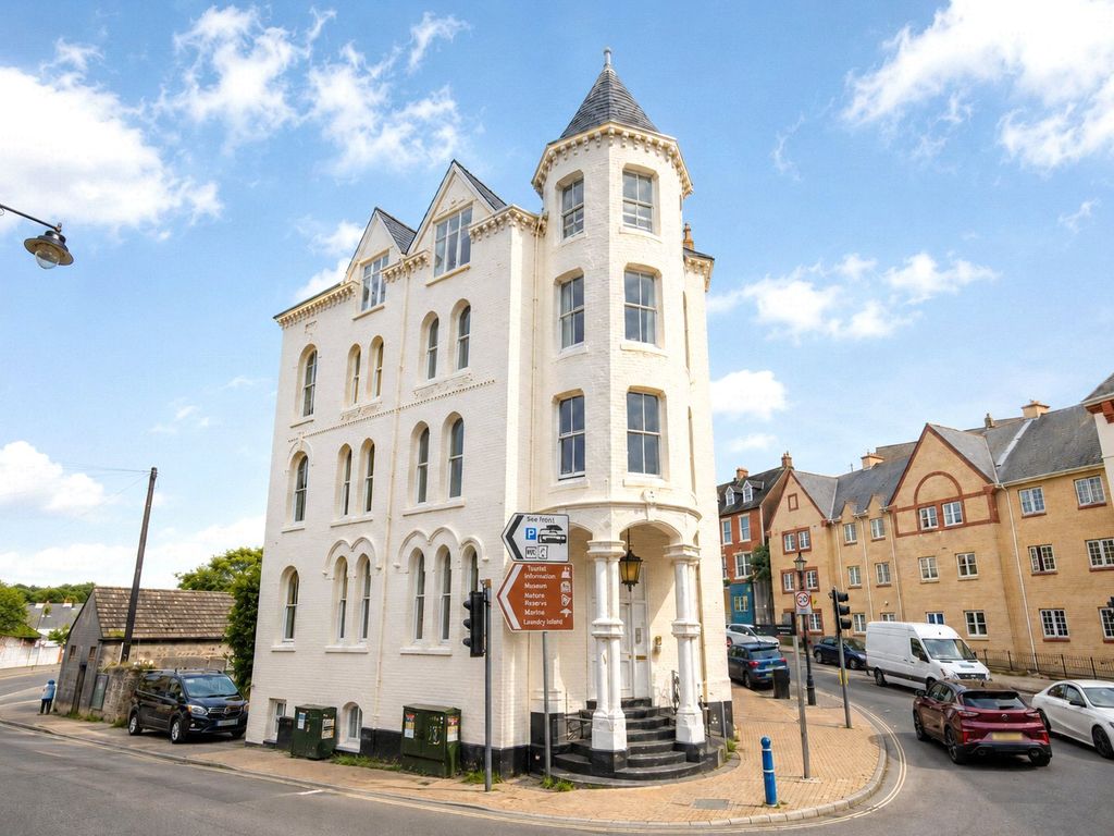 Property photo 1 of 10 1 - Picture No. 08