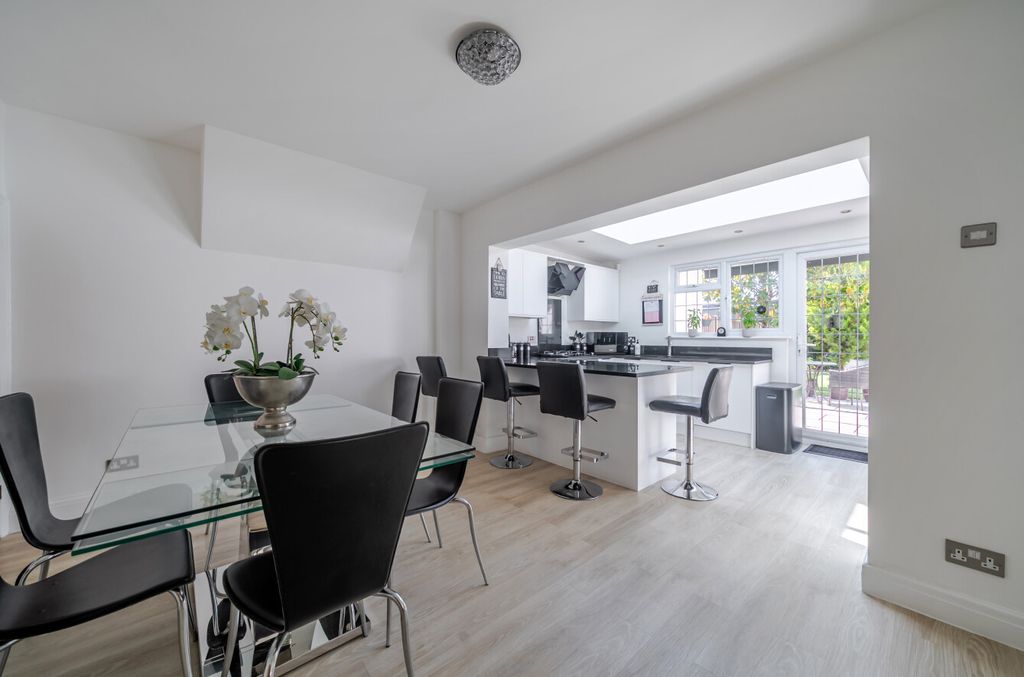 Property photo 2 of 20 1466746-17-6A1829...