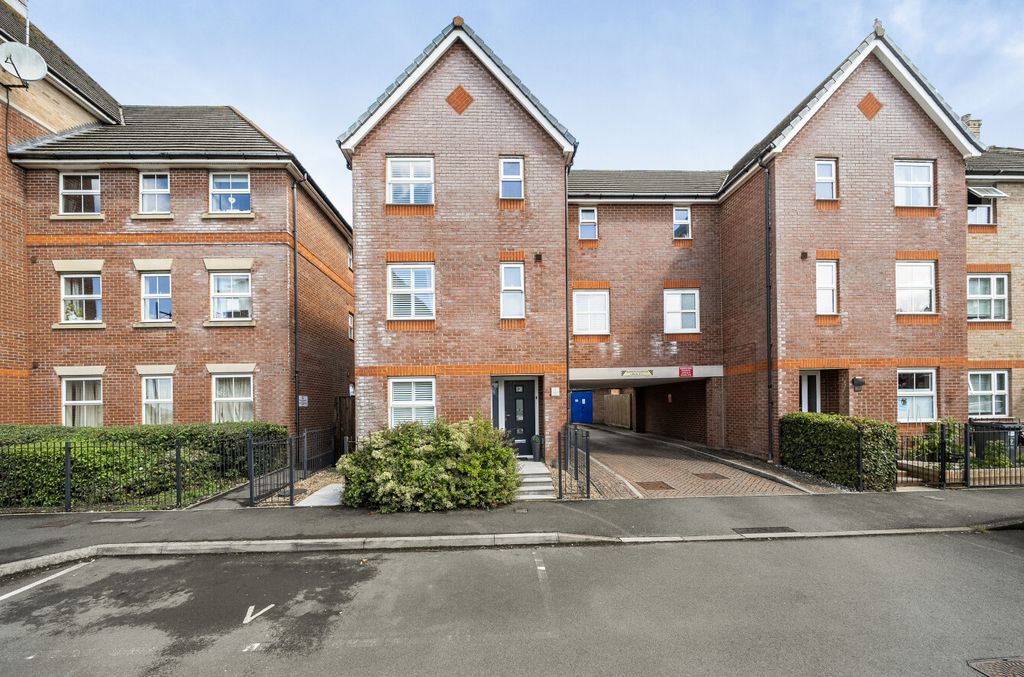 Property photo 1 of 19 16A282c7Ac7Ed01471184236A27F4E9Ac0091