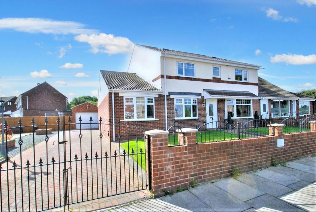 Property photo 2 of 32